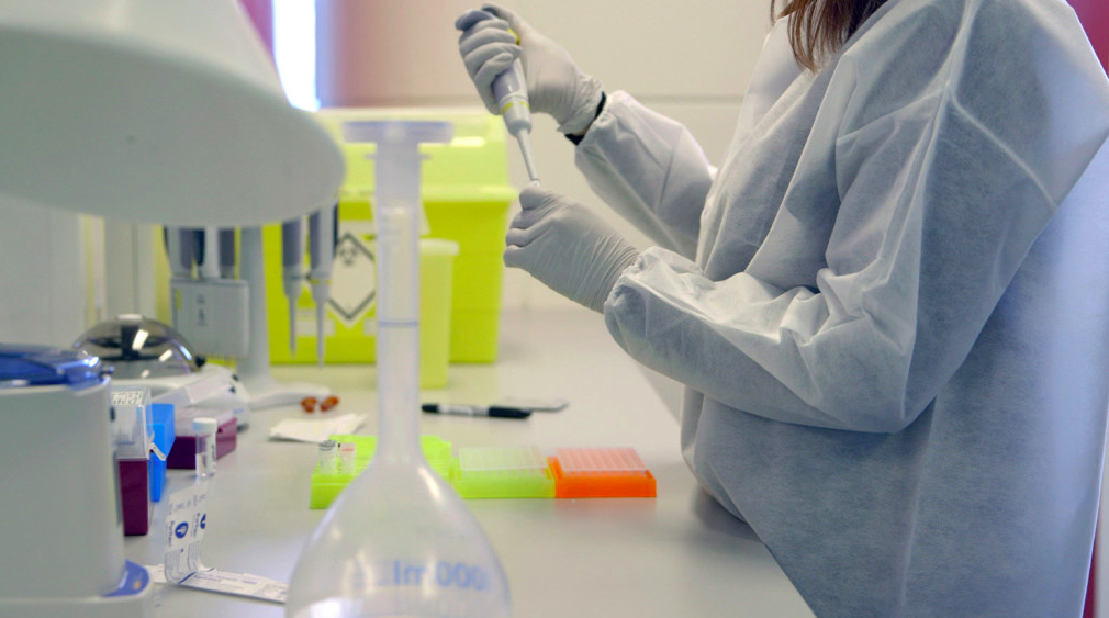 用棉簽采集你嘴里的DNA，根據(jù)它的特征定制一條專屬圍巾